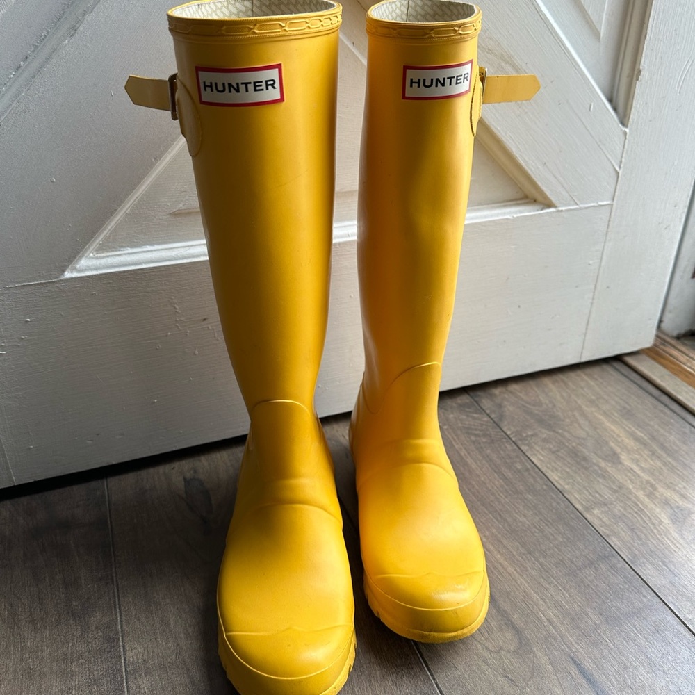 Yellow Tall Hunter boots, size 6